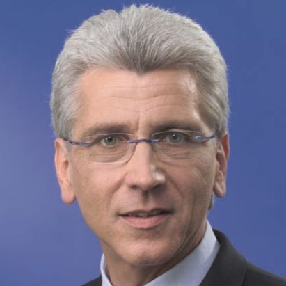 Stiftungsvorstand 
Oberbürgermeister a. D. Bertram Hilgen